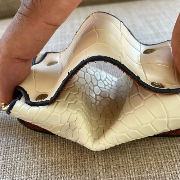 Key chain Bag Cream Faux Leather Vegan 6 Key Holder Key Chian Bag detach to belt - Picture 4 of 12